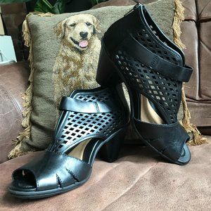 NWT! EARTH "Virgo" Size 10 - RETRO 40's LOOK